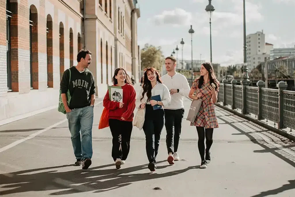 iaelyon anuncia duas novas duplas graduações para 2027 unindo Gestão a Direito e Filosofia