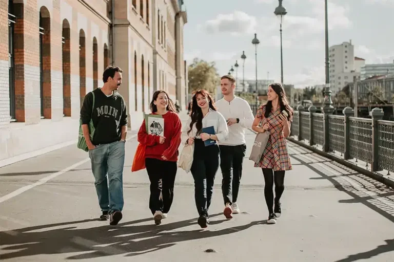iaelyon anuncia duas novas duplas graduações para 2027 unindo Gestão a Direito e Filosofia